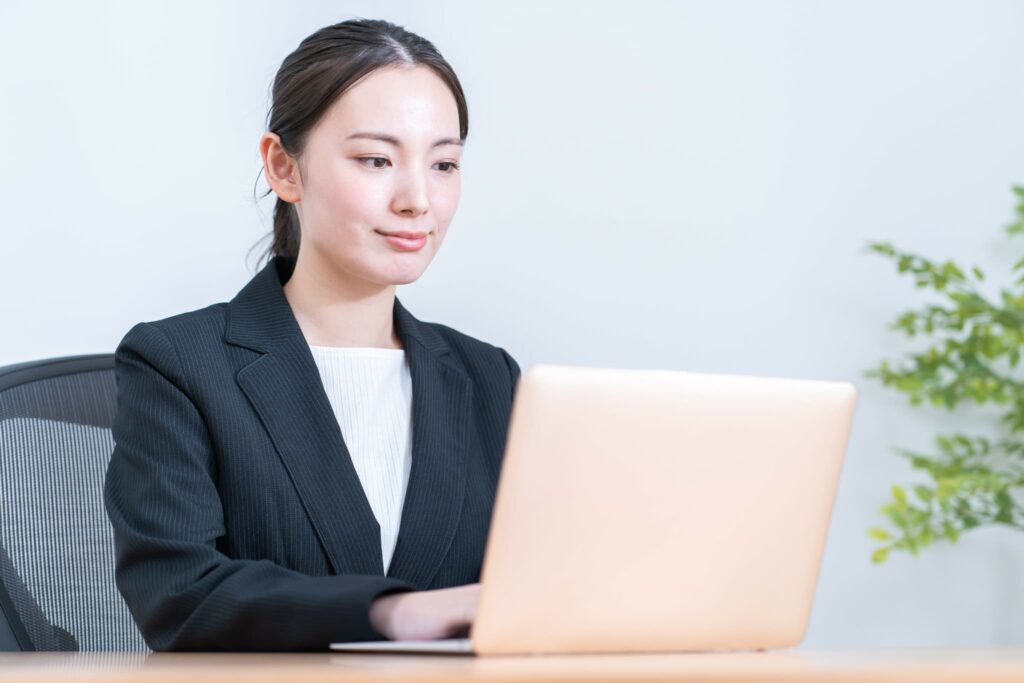 研修を受ける女性